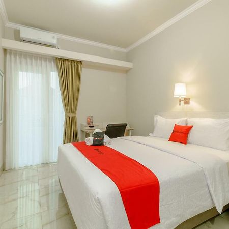 เรดดอร์ซ เนียร์ ตามัน มากัม ปาห์ลาวัน จิกูตรา Hotel บันดุง ภายนอก รูปภาพ