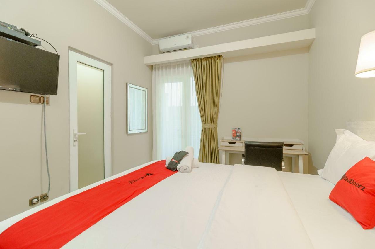 เรดดอร์ซ เนียร์ ตามัน มากัม ปาห์ลาวัน จิกูตรา Hotel บันดุง ภายนอก รูปภาพ