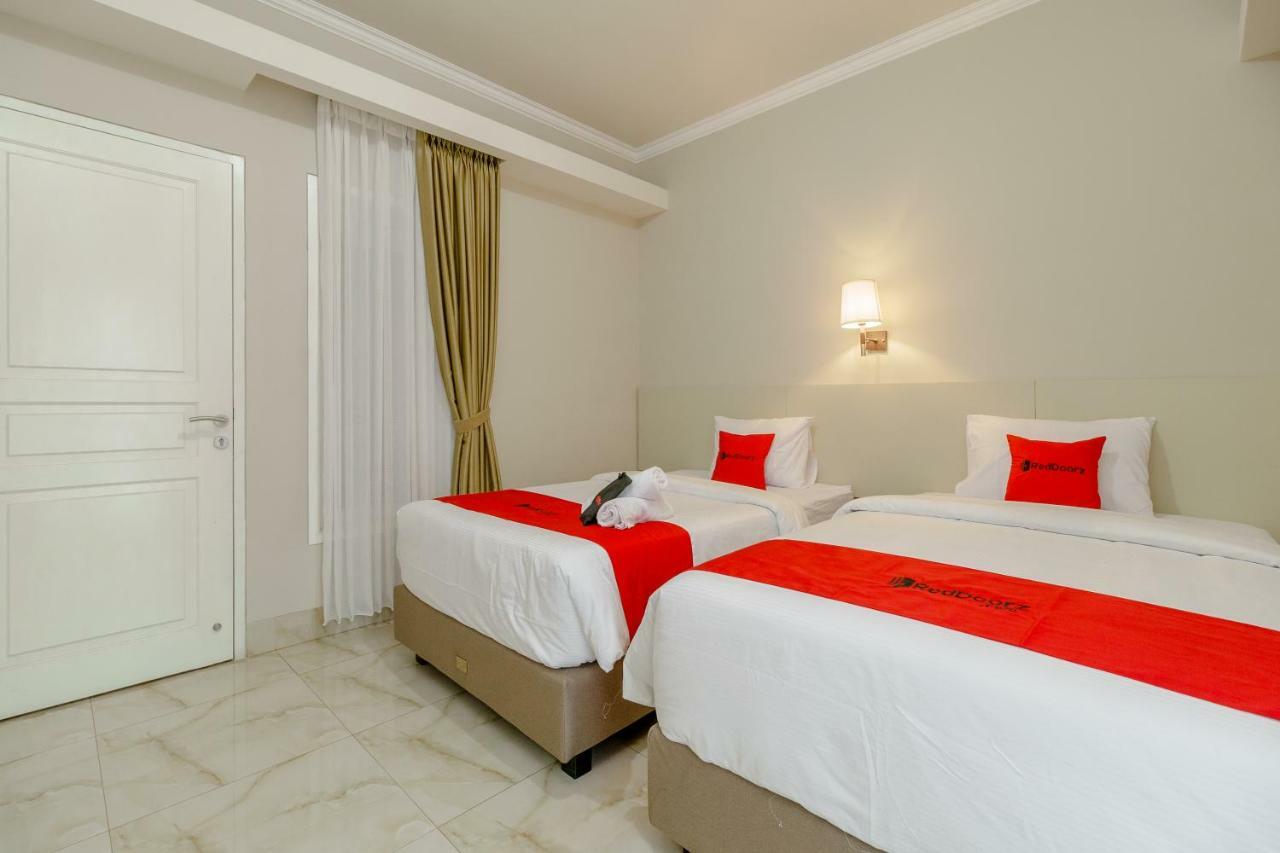 เรดดอร์ซ เนียร์ ตามัน มากัม ปาห์ลาวัน จิกูตรา Hotel บันดุง ภายนอก รูปภาพ