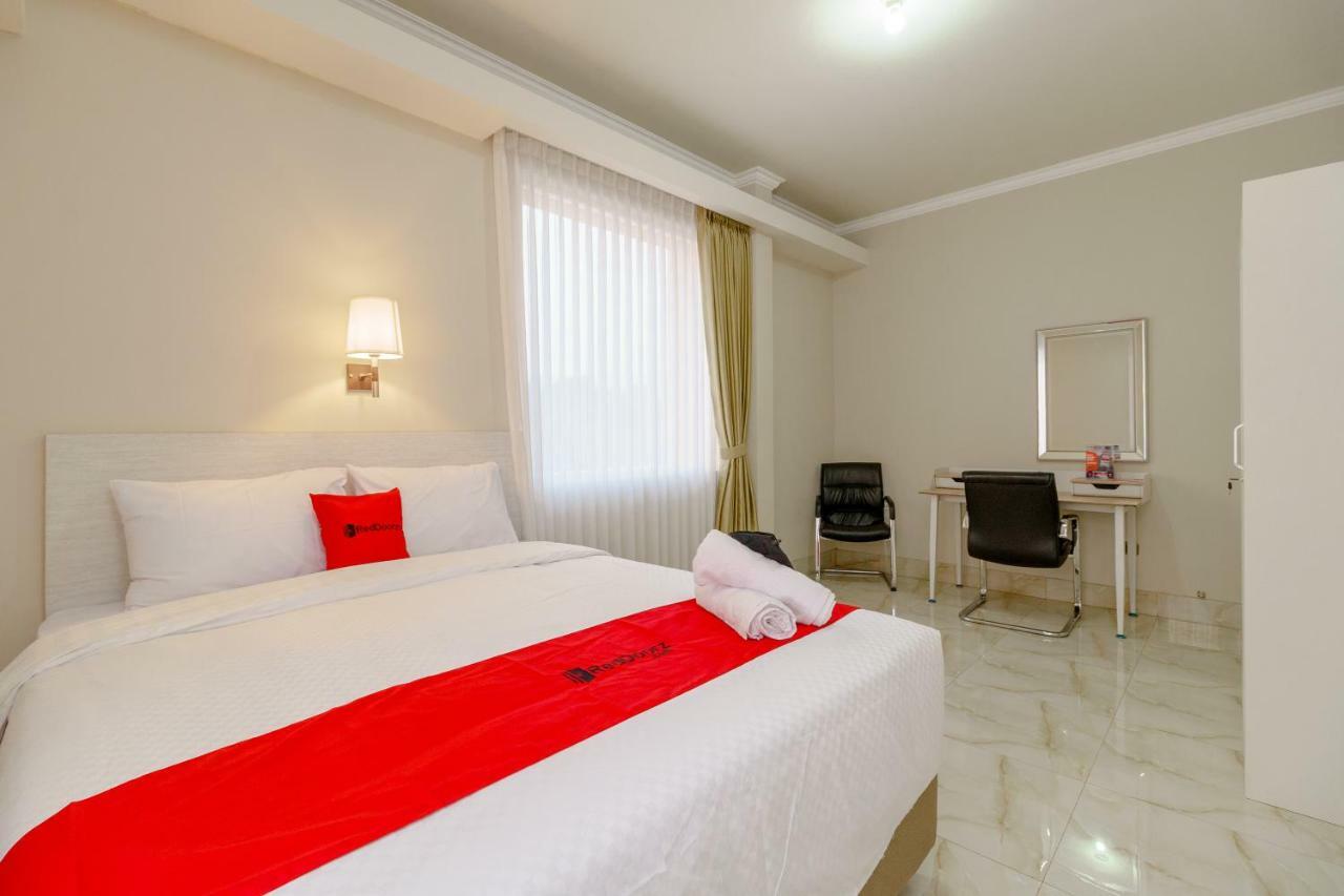 เรดดอร์ซ เนียร์ ตามัน มากัม ปาห์ลาวัน จิกูตรา Hotel บันดุง ภายนอก รูปภาพ
