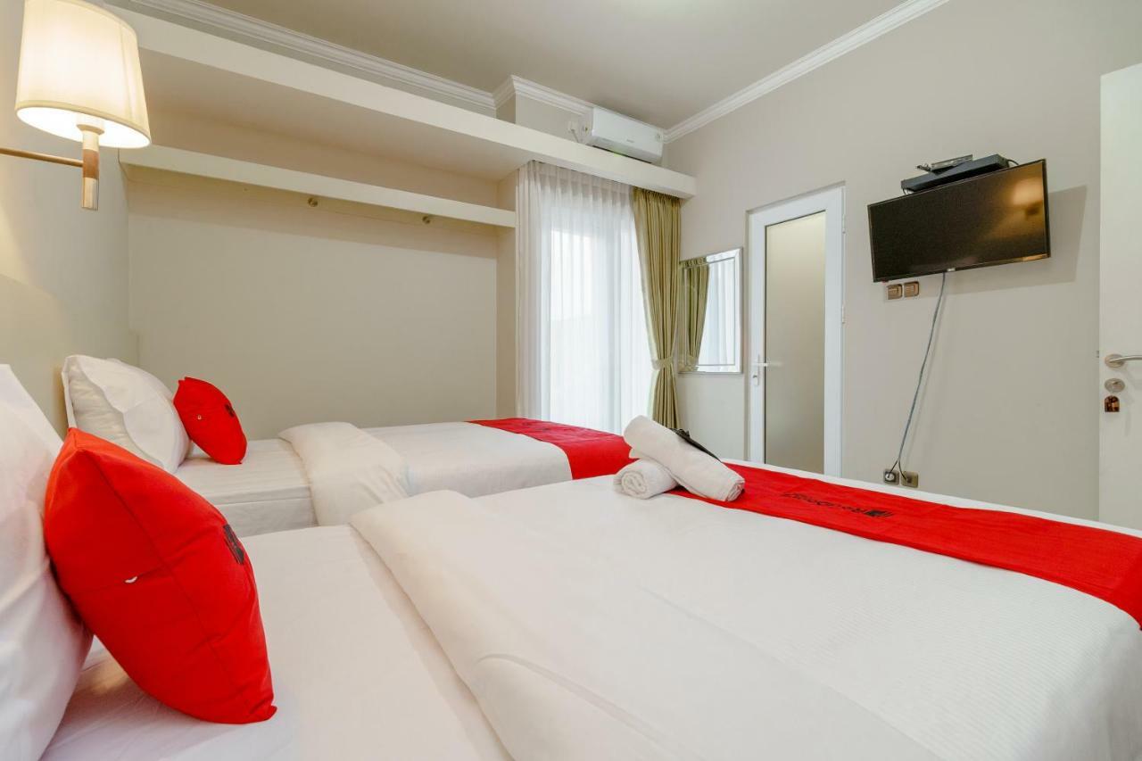 เรดดอร์ซ เนียร์ ตามัน มากัม ปาห์ลาวัน จิกูตรา Hotel บันดุง ภายนอก รูปภาพ