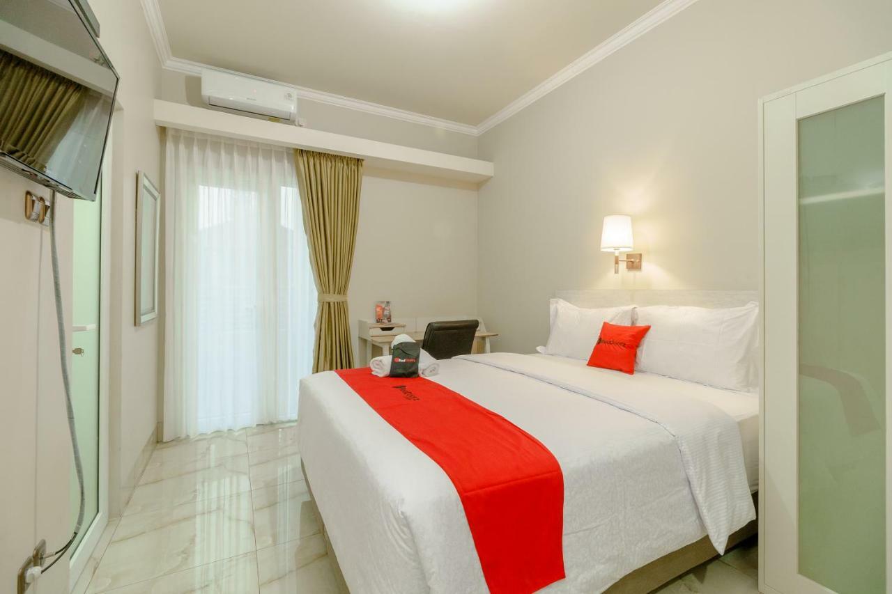 เรดดอร์ซ เนียร์ ตามัน มากัม ปาห์ลาวัน จิกูตรา Hotel บันดุง ภายนอก รูปภาพ