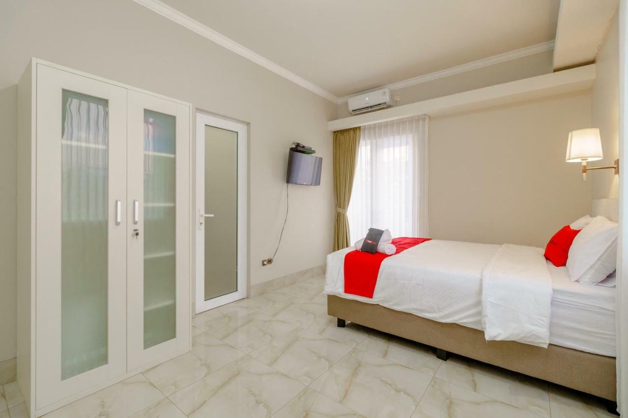 เรดดอร์ซ เนียร์ ตามัน มากัม ปาห์ลาวัน จิกูตรา Hotel บันดุง ภายนอก รูปภาพ